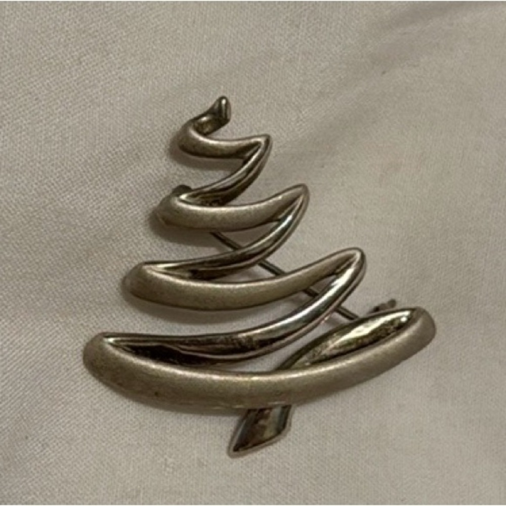 Sterling silver Christmas tree brooch. - Picture 2 of 3